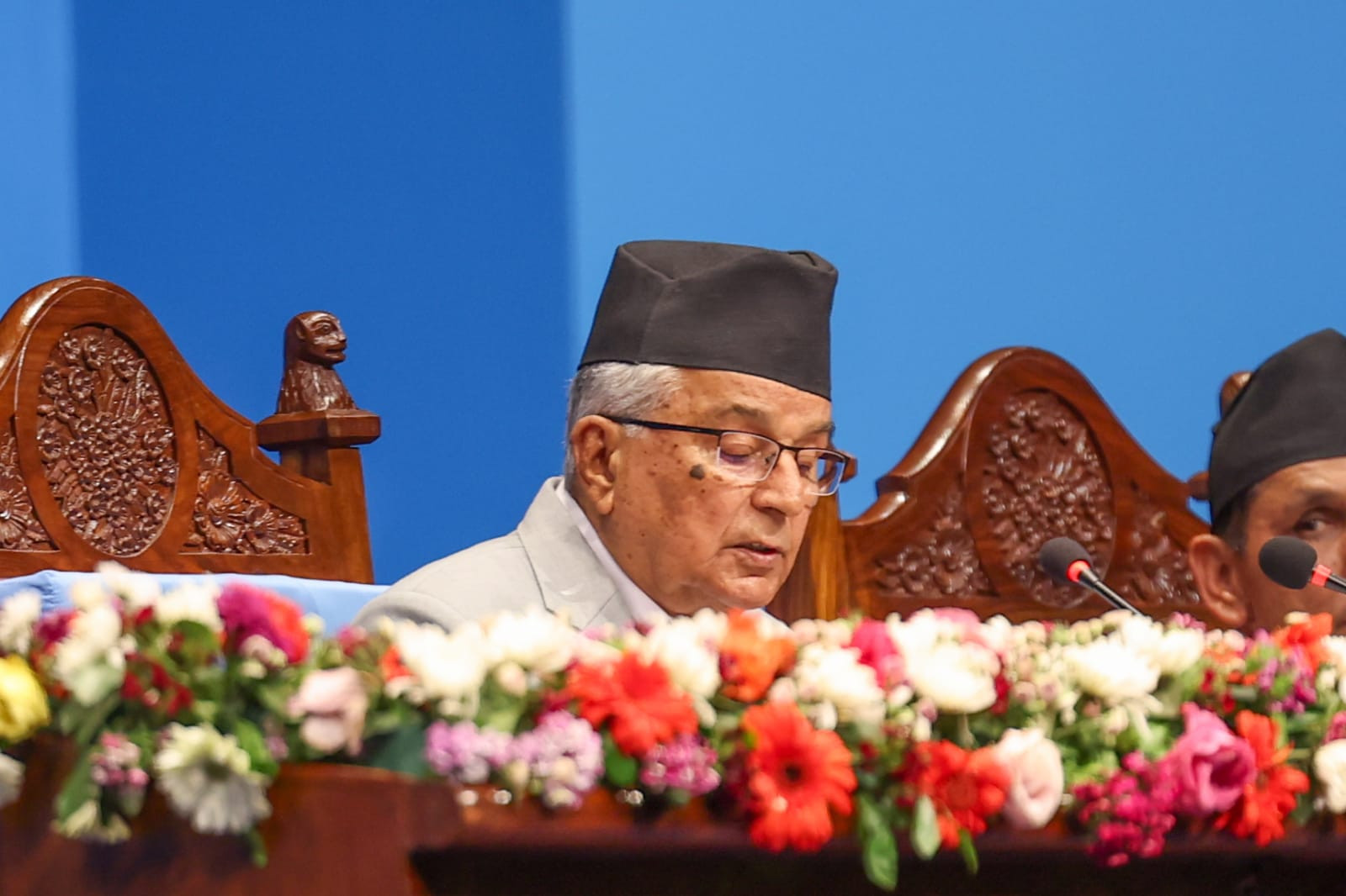 पेट्रोलियम पदार्थबाट सञ्चालित सवारीसाधन निरुत्साहन गर्न मापदण्ड बनाउने