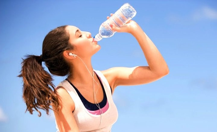उभिएर पानी पिउने गर्नुभएको छ ? तुरुन्तै छोड्नुस् !