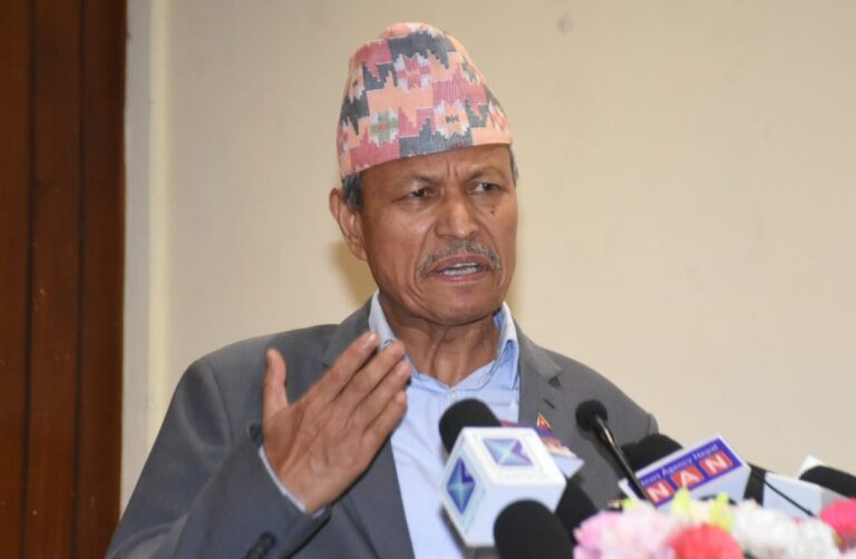 केपी ओलीले भ्रष्ट, विचौलिया र दलाललाई काखी च्यापेको भीम रावलको आरोप