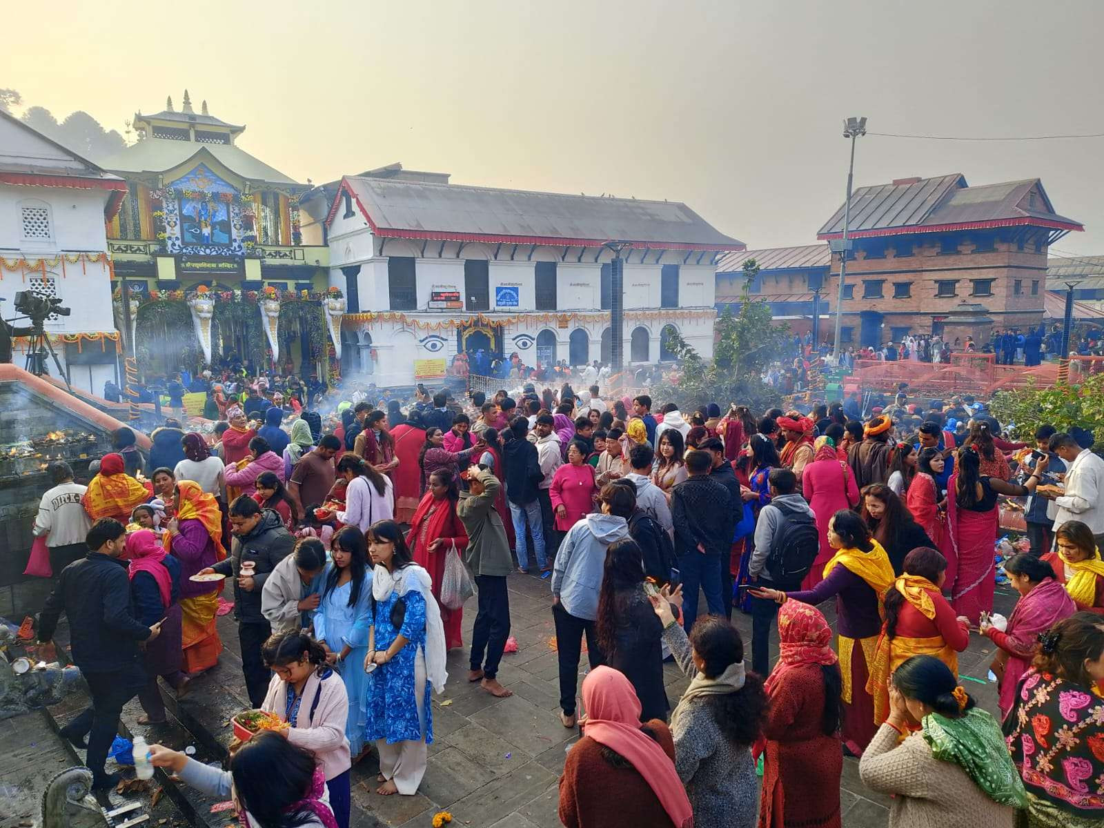 महाशिवरात्रि: पशुपतिनाथ मन्दिरमा भक्तजनको भीड