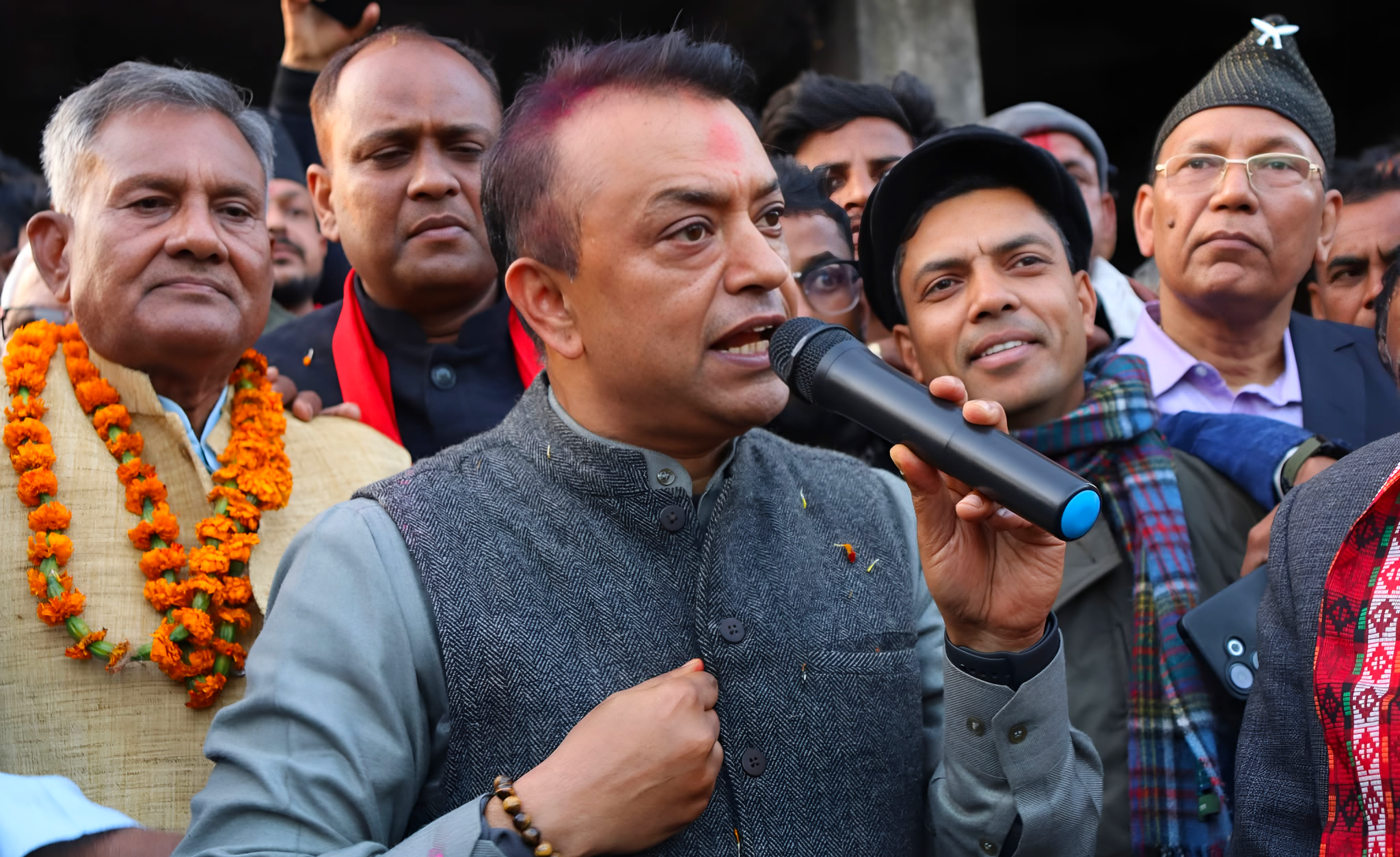 एकछिन आएर जाने नेता होइन, सर्लाहीको अंग बन्न आएको हुँ’ — गगन थापा