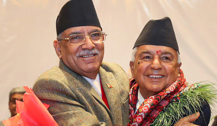 प्रचण्ड विदेश भ्रमणमा रहेको बेला काँग्रेसद्वारा सरकार ढाल्ने चेतावनी