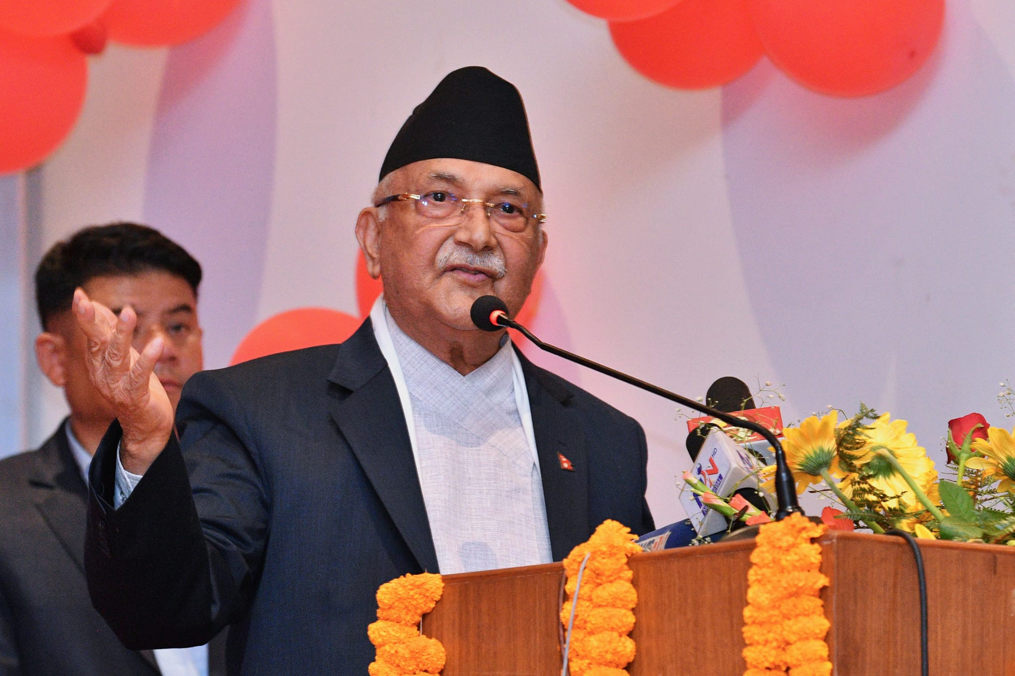 राजनीति मध्यपहाडी राजमार्ग दोरम्बाबाट मन्थली हुँदै लैजान प्रधानमन्त्री ओलीको निर्देशन