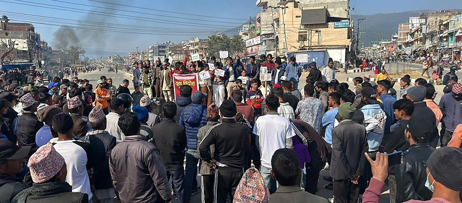 बालकुमारी घटनाको विरोधमा सुर्खेतमा प्रदर्शन र चक्काजाम