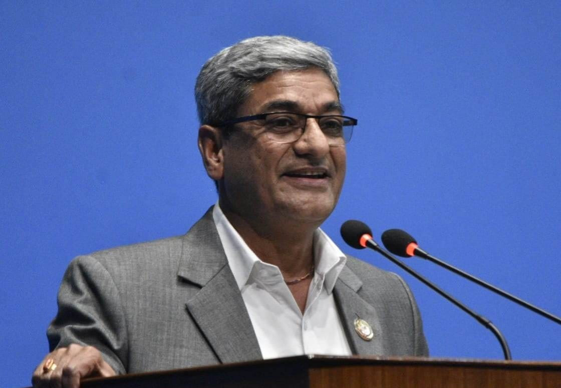 रमेश लेखकको प्रश्न : प्रधानमन्त्री संसदमा आउन डराएको हो ?