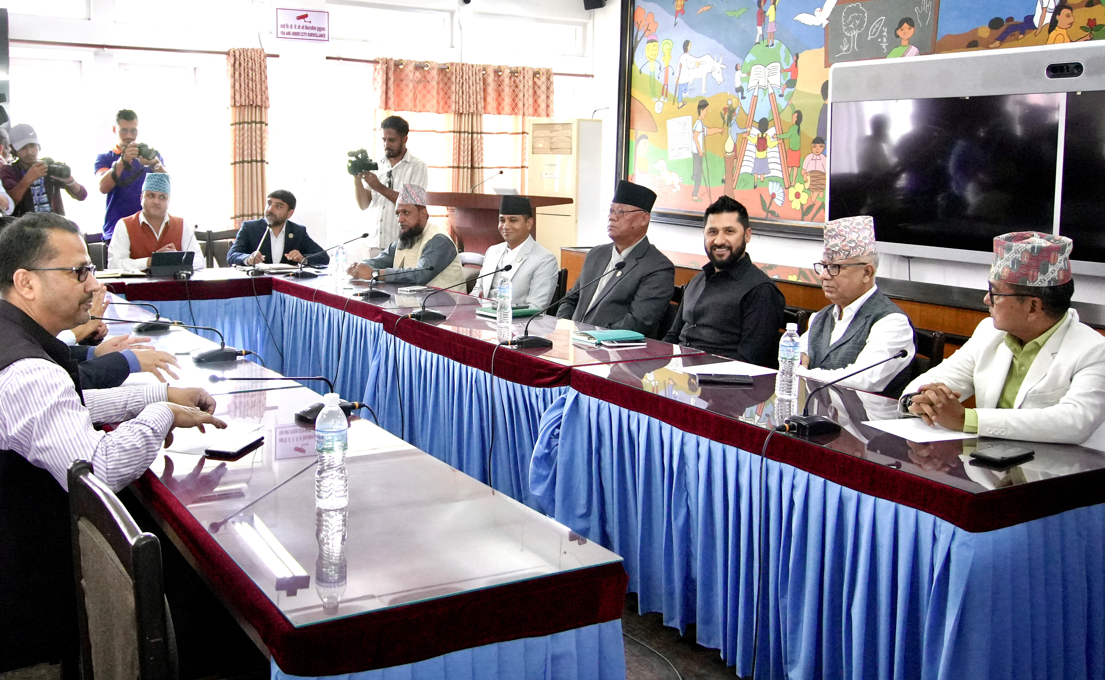 रास्वपाको आह्वानमा सिंहदरबारमा सर्वदलीय बैठक चल्दै