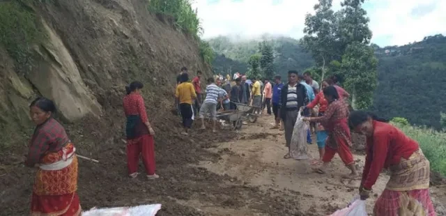 श्रमदानमार्फत गाउँ विकासमा जुटे  लेखर्कवासी