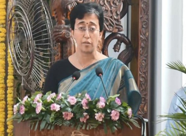 आतिशीले लिइन् दिल्लीको मुख्यमन्त्रीको शपथ