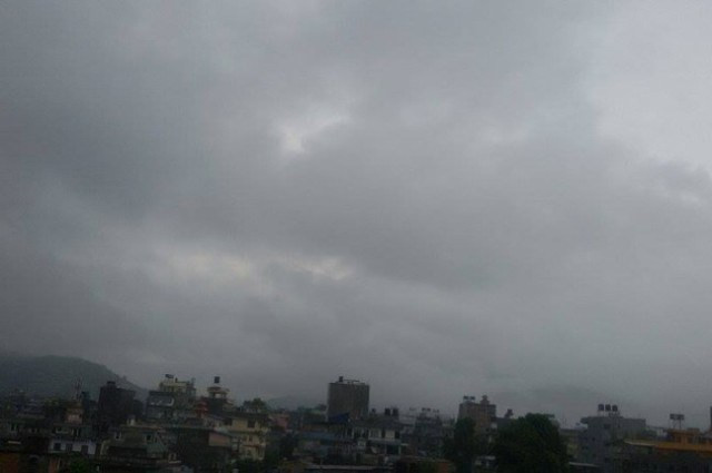 आज तीन वटा प्रदेशमा मेघगर्जन र चट्याङसहित हल्का वर्षाको सम्भावना