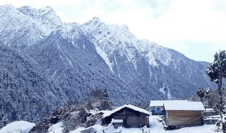 देशका उच्च पहाडी तथा हिमाली भागमा थोरै स्थानमा हल्का हिमपात र वर्षाको सम्भावना