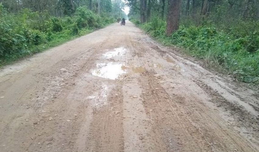 सडक अधुरै, आवागमनमा सास्ती