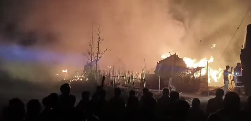 लामखुट्टे भगाउन बालिएको घुरबाट सल्किएर भीषण आगलागी, सात घर जलेर नष्ट