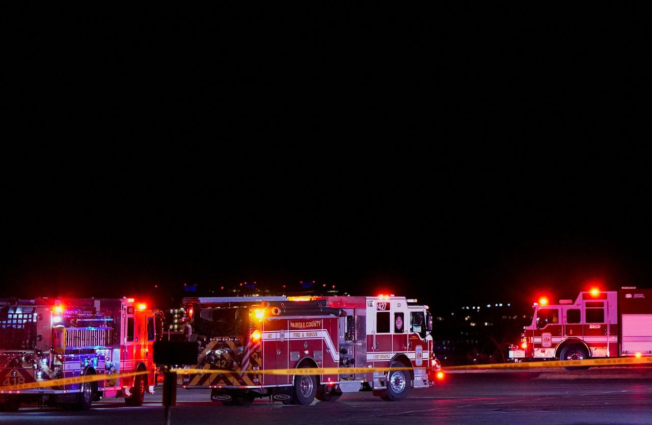 वाशिङ्टन डीसीमा अमेरिकी विमान र हेलिकप्टर आकाशमै ठोक्किँदा ठूलो दुर्घटना