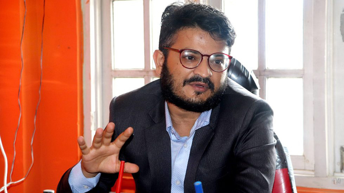 स्पष्टीकरण बुझाउँदै मुकुलले मागे रवि लामिछानेको राजीनामा