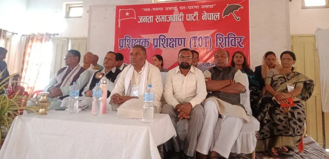भूकम्प प्रभावित क्षेत्रमा माओवादी कर्णालीले तीन हजार बढी भोलेन्टियर खटाउने