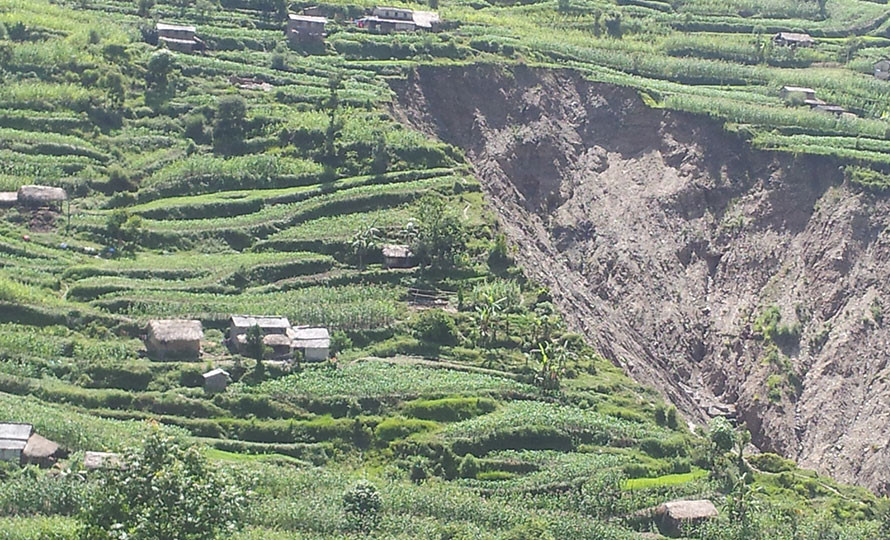 पर्वतका सयौँ बाढीपहिरोपीडित पुनःबासको पर्खाइमा