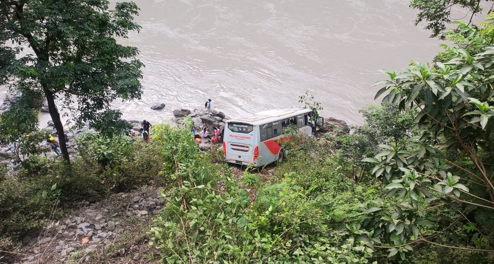 फिस्लिङ दुर्घटना : उपचारका क्रममा कार चालकको मृत्यु,तीनजना गम्भीर