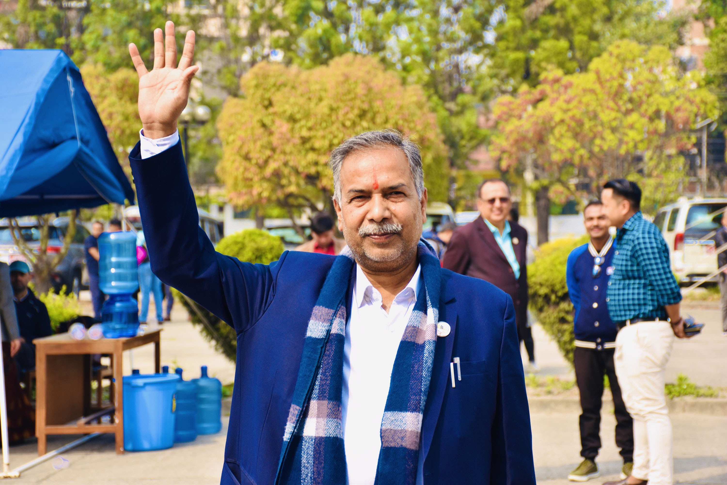 उपराष्ट्रपति निर्वाचनको प्रतिवेदन राष्ट्रपतिसमक्ष पेस गरिँदै