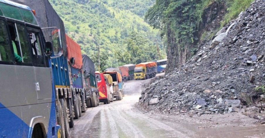 नारायणगढ-मुग्लिन सडकको पहिरो पन्छाउने काम अन्तिम चरणमा