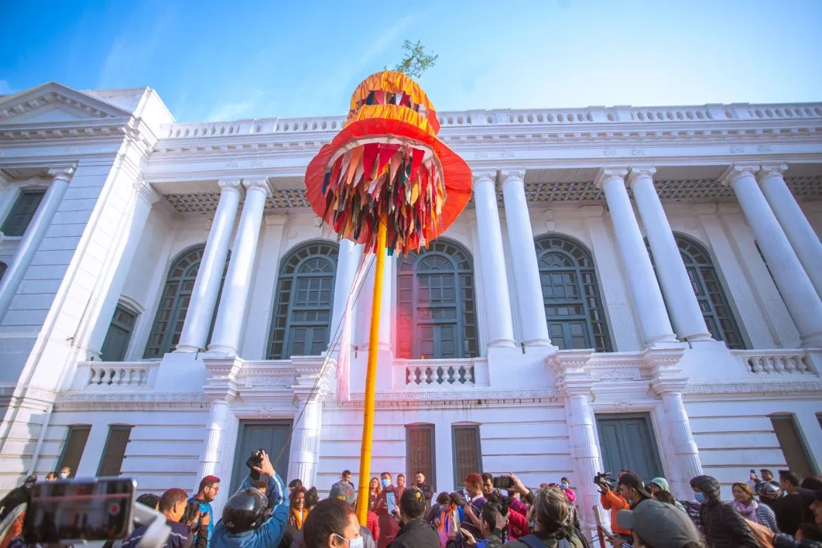 वसन्तपुरमा चीर ठड्याइएसँगै यो वर्षको होली पर्व शुरू