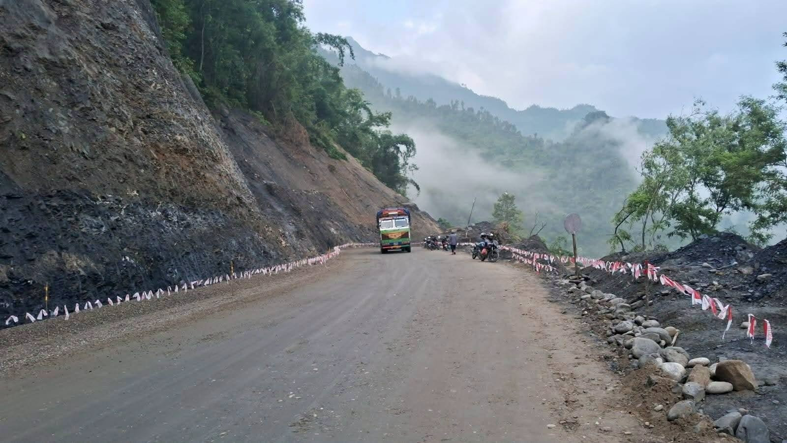 पृथ्वी राजमार्ग भएर आज दिउँसोदेखि सबै गाडी चल्ने