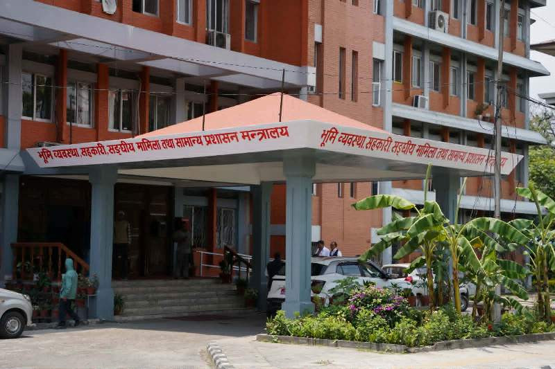 सम्पर्कविहीन निजामती कर्मचारीलाई तीन दिनभित्र हाजिर हुन निर्देशन
