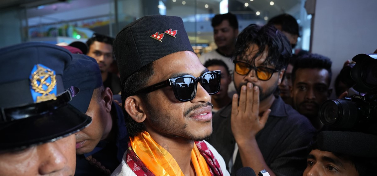 बान्टमवेट च्याम्पियन जितेर आइपुगे रवीन्द्र