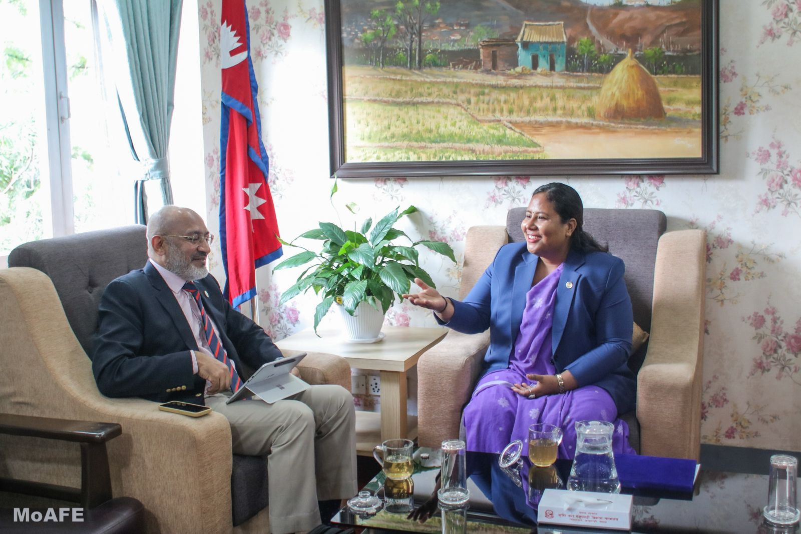 मन्त्री चौधरी र युनिसेफ नेपालका प्रतिनिधि अकुङ्गाबीच शिष्टाचार भेट