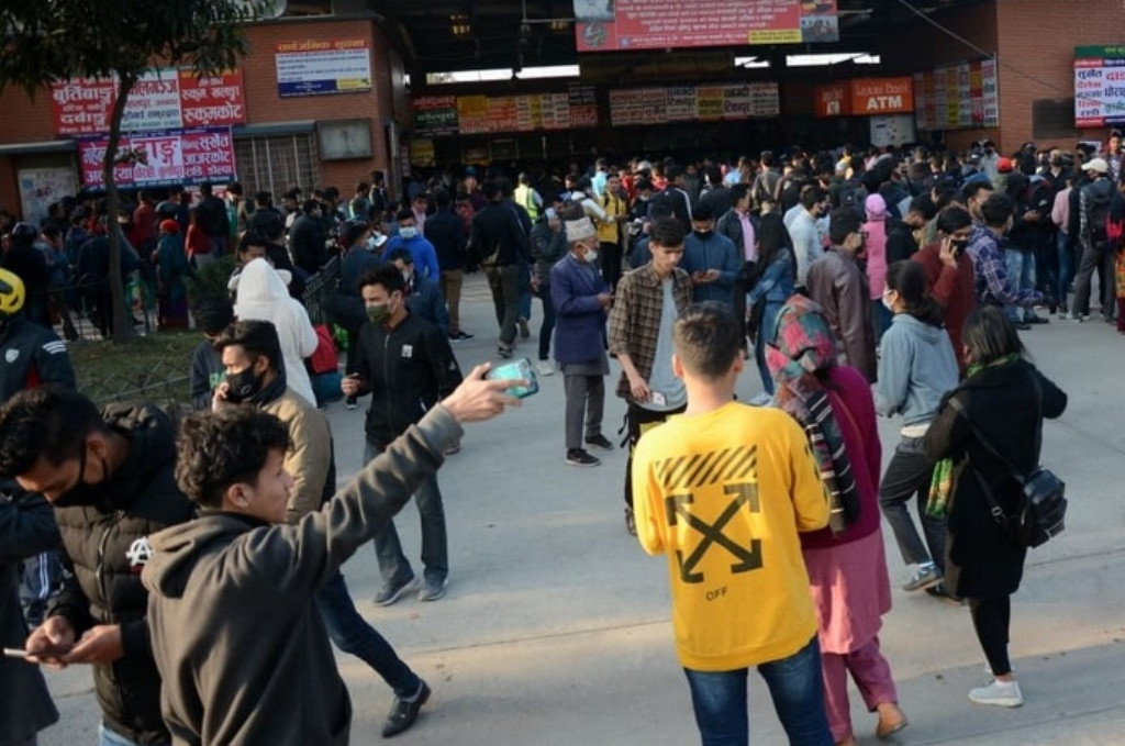 २४ घण्टामा ४३ हजारले छाडे काठमाडौं
