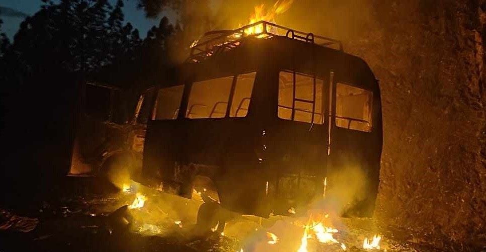 नेपालगञ्जदेखि रुकुम पश्चिम जाँदै गरेको गाडीमा आगलागी