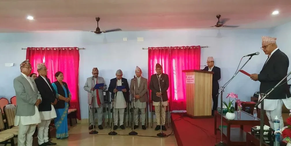 कोसीमा बन्यो १० सदस्यीय मन्त्रिपरिषद्, नवनियुक्त मन्त्रीले लिए शपथ