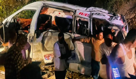 मनकामना मन्दिर दर्शन गरेर फर्कँदै गरेको माइक्रोबस दुर्घटना हुँदा ७ जनाको मृत्यु