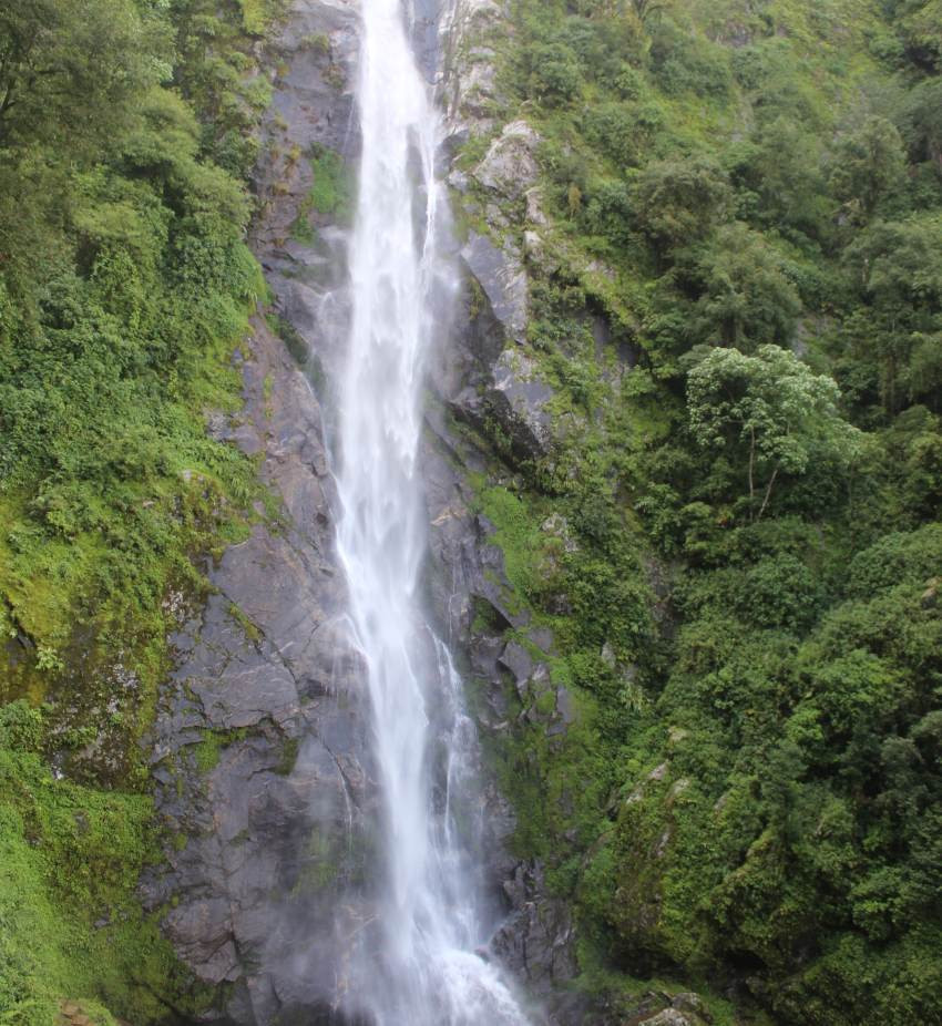 एक सय ३९ मिटर अग्लो  छाँगे झरना ओझेलमा