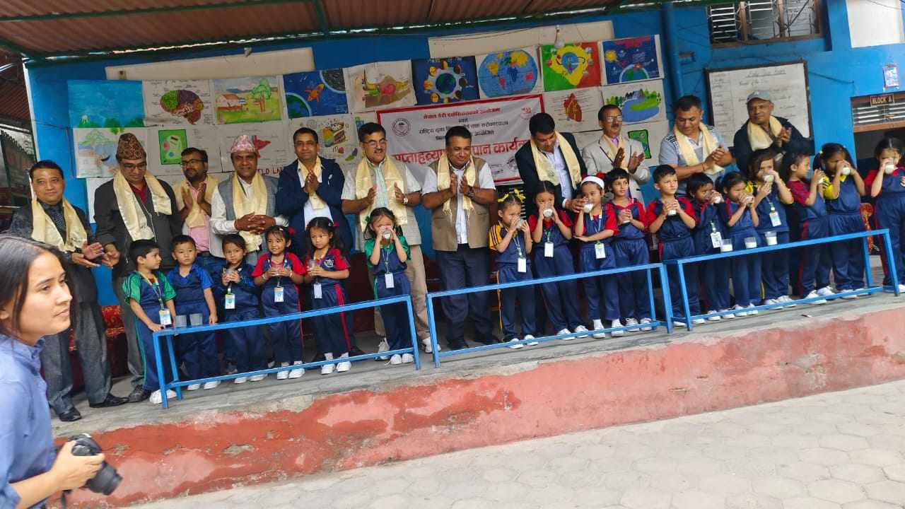 दिब्य ज्ञान स्कुल डल्लुमा विश्व स्कुल दुध दिवस कार्यक्रम सम्पन्न