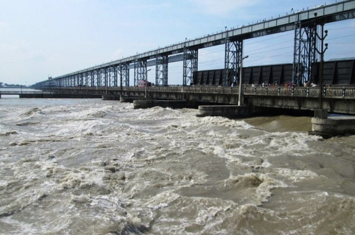 सप्तकोशी नदीको बहाव उच्च भएपछि कोशी ब्यारेजका सबै ५६ वटै ढोका खोलिए