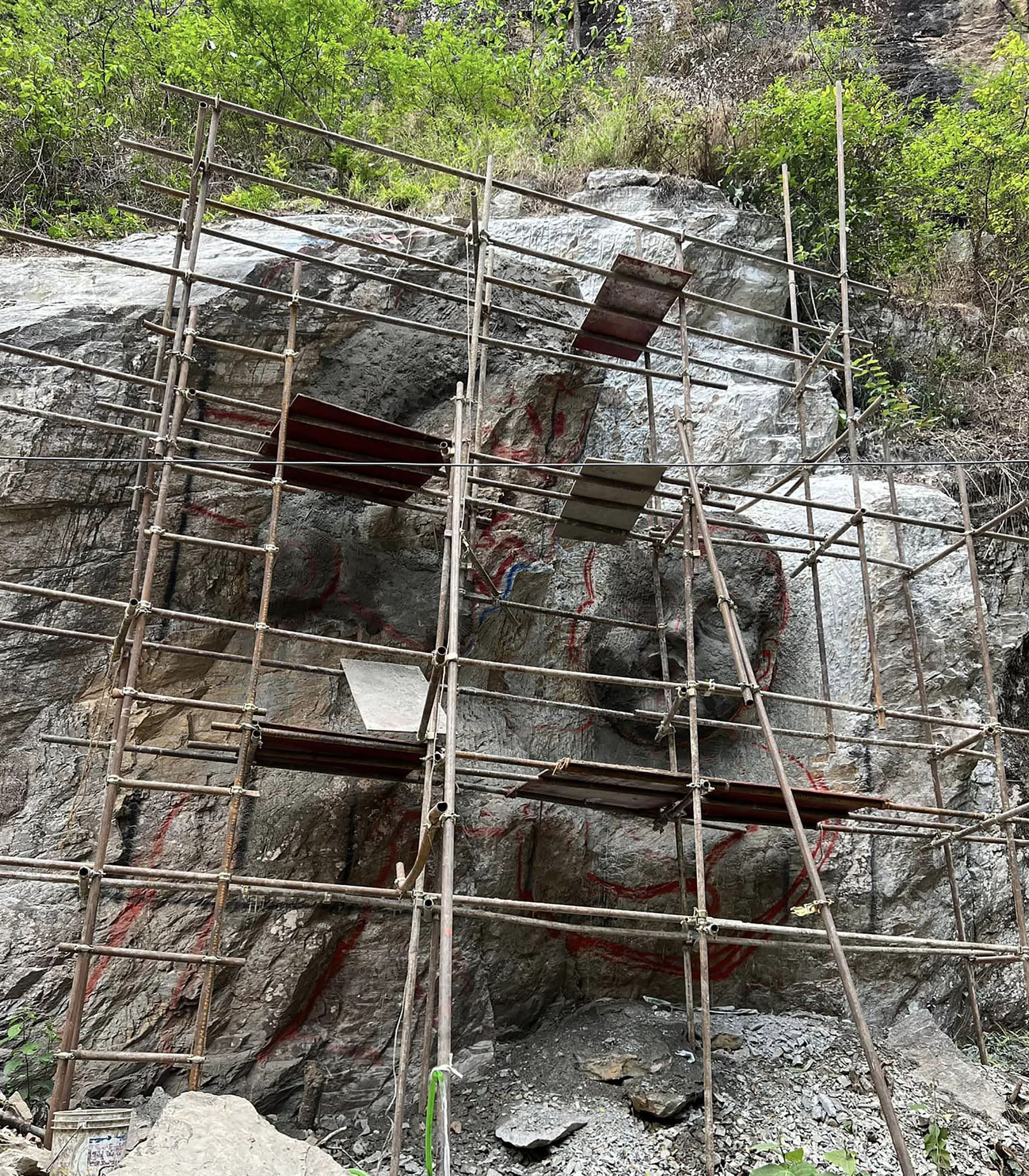 ढुङ्गामा आकृति
