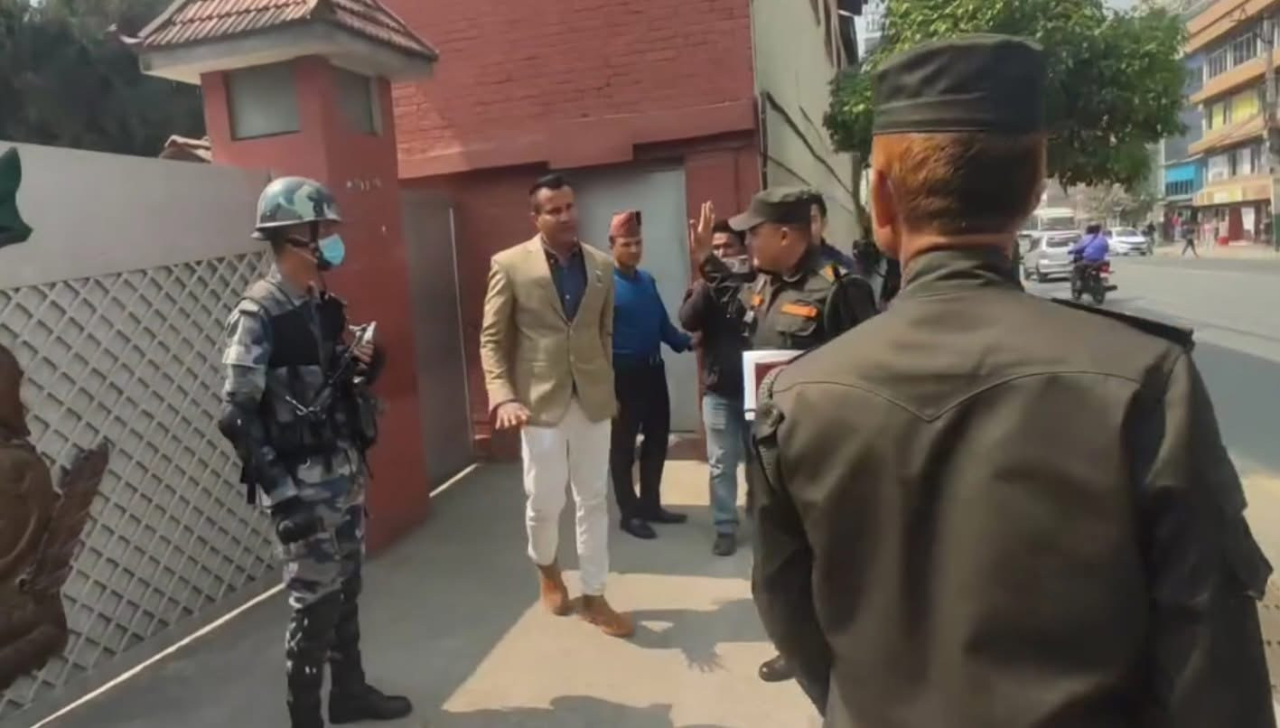बालेनले पठाएको जरिवानाको पत्र पूर्वराजाले बुझ्न मानेनन्, गेटबाट फर्कियो महानगरको गाडी