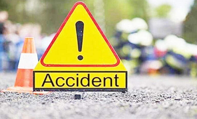 काठ​माडौंबाट​ ध​न​ग​ढी जाँदै गरेको बस दुर्घटना, यात्रु स​कुश​ल