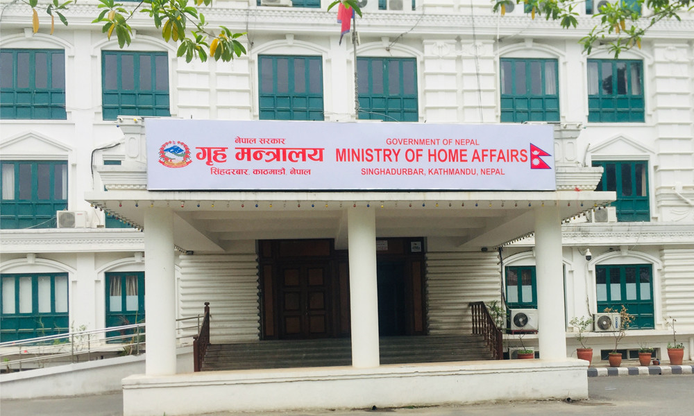 मनपरीरुपमा यात्रु ओसार्ने निजी सवारीलाई कारबाही गर्न गृहको निर्देशन