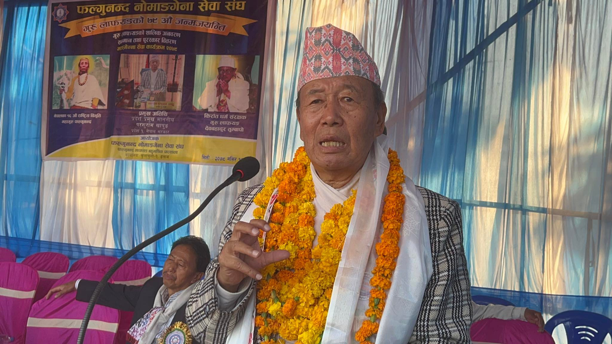 प्रदेश प्रमुख खापुङसमक्ष आदिवासी जानजाति आयोग वार्षिक प्रतिवेदन पेस