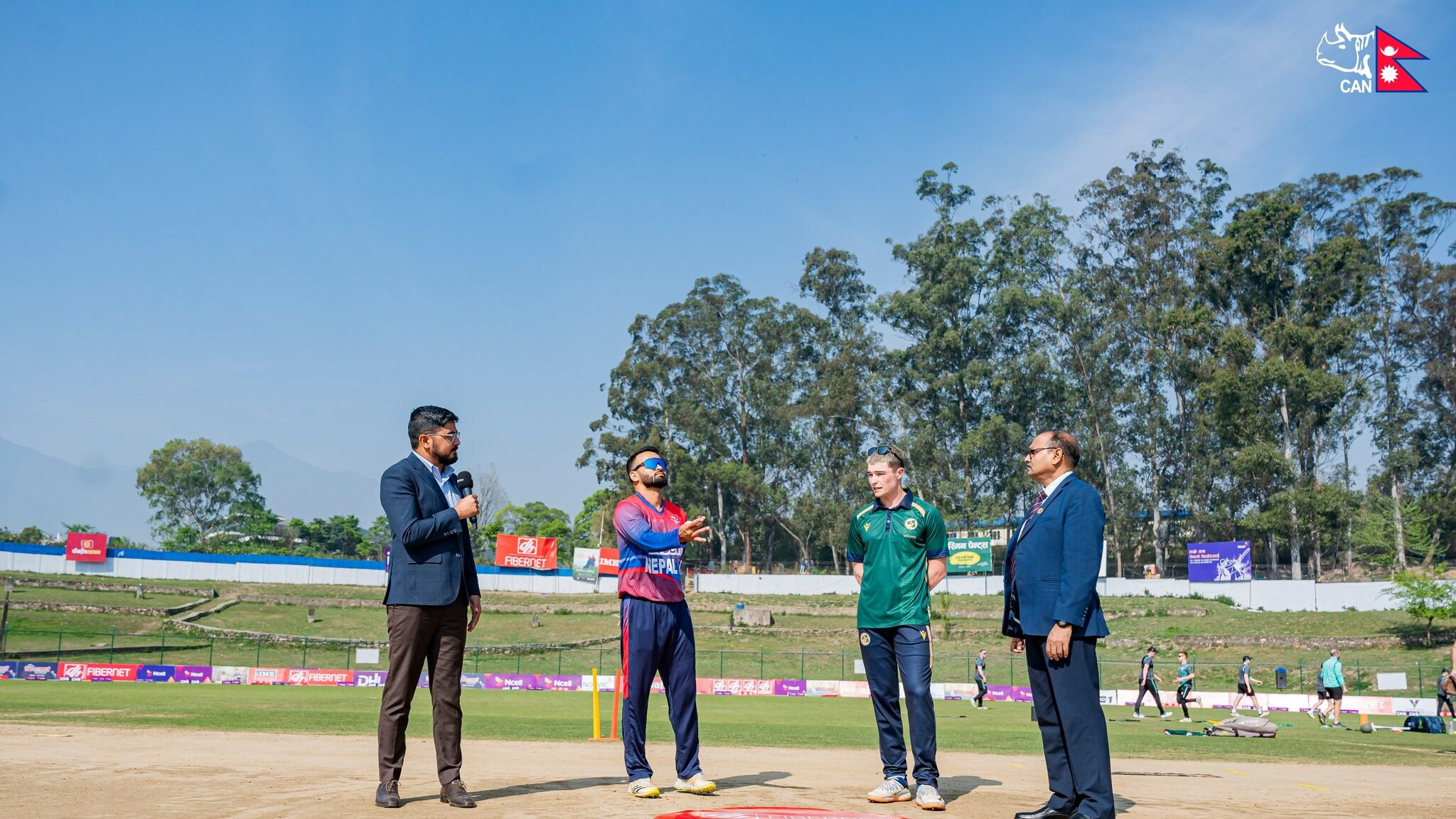 नेपाल ए ले टस हारेर आयरल्यान्डविरुद्ध फिल्डिङ गर्दै