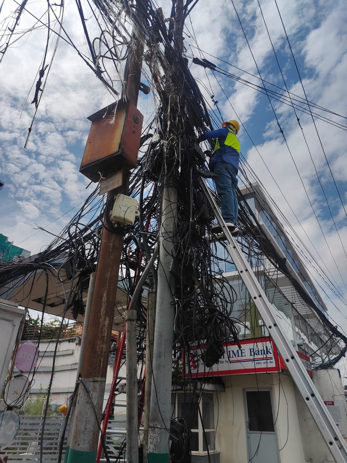 थापाथलीमा तारमा आगलागीपछि मन्त्री श्रेष्ठद्वारा तत्काल समन्वय र अनुगमन