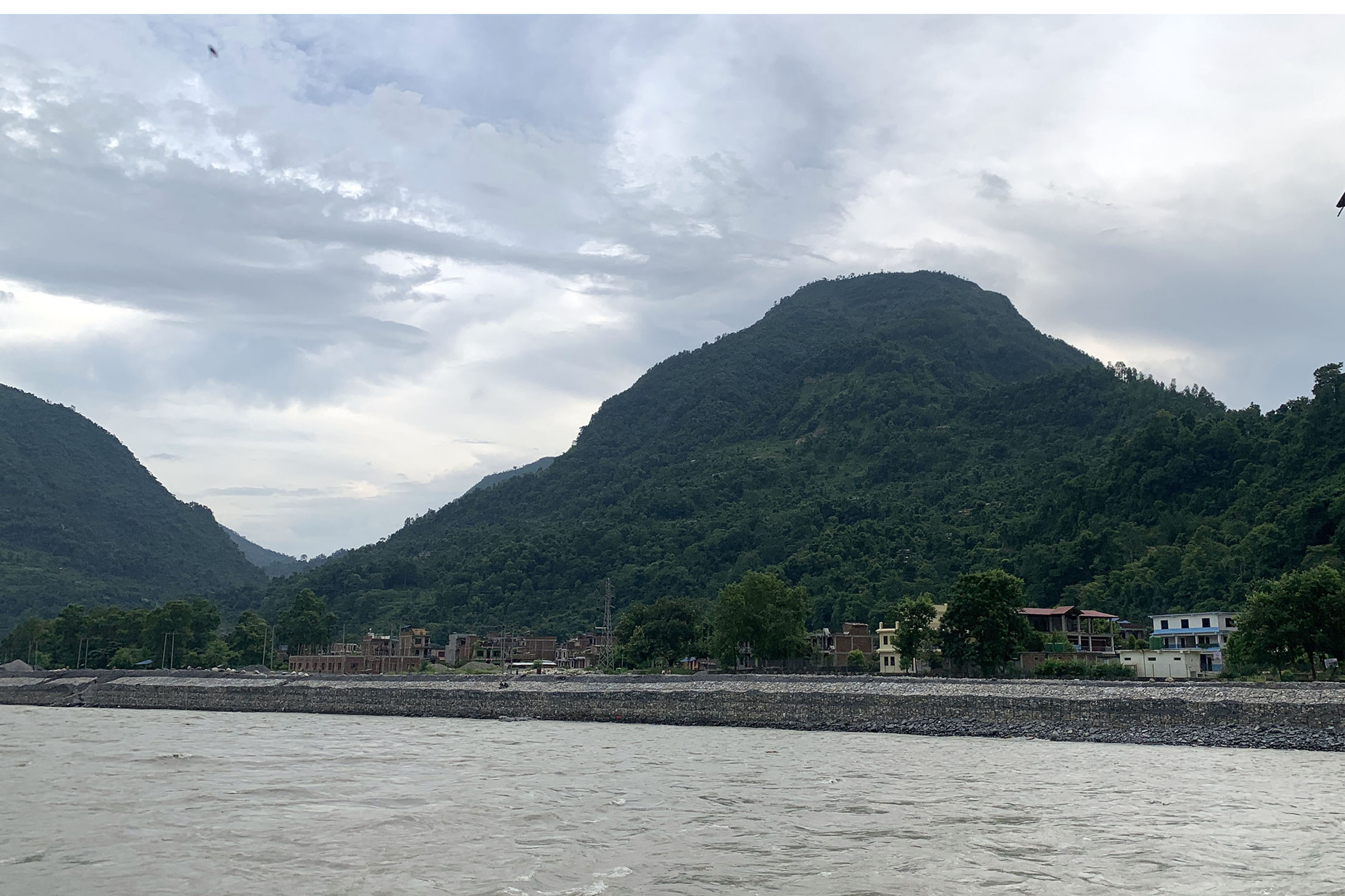 सेती नदीको कटान रोक्न तटबन्धन