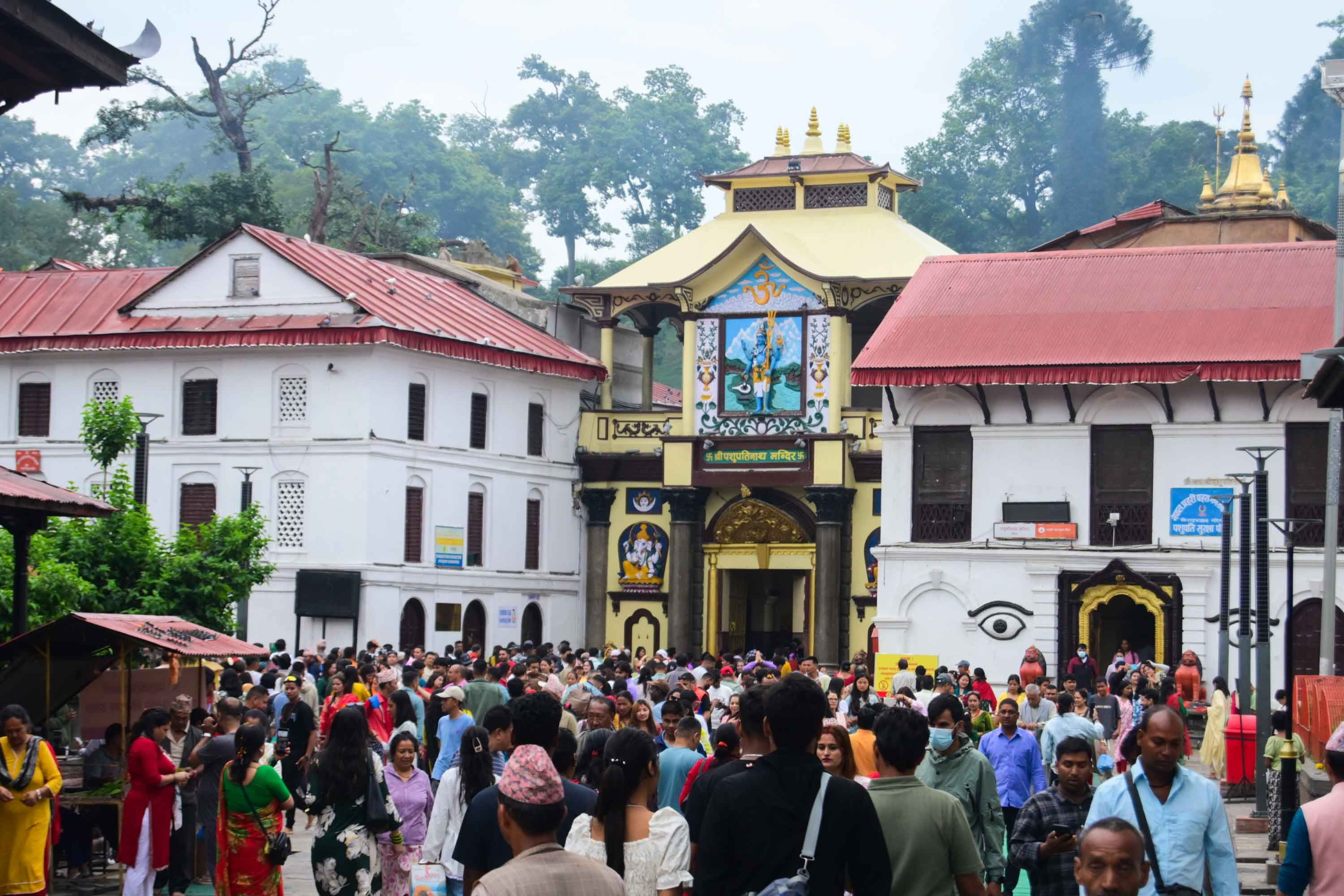 पशुपतिमा साउनको भीड