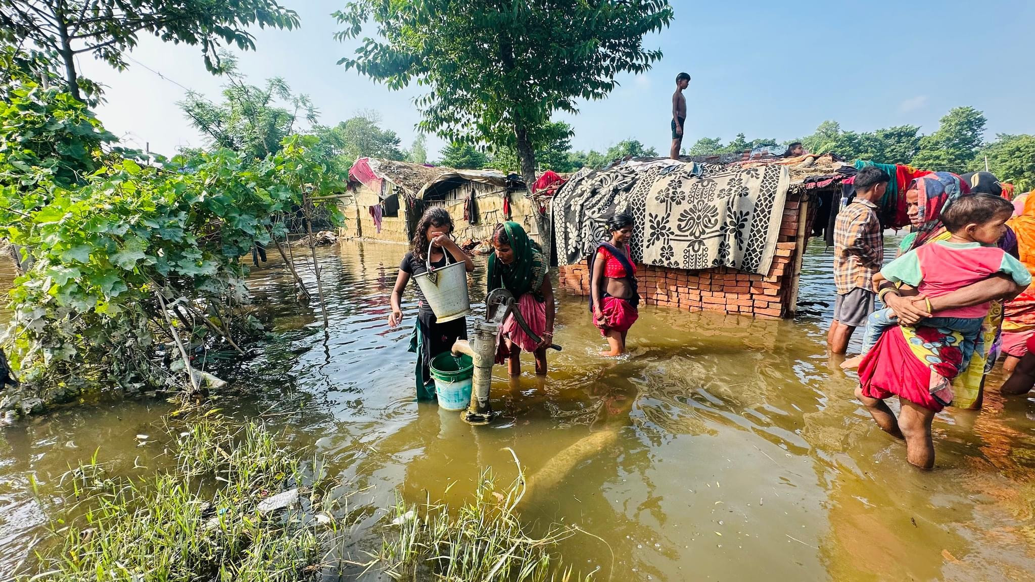 बाढीपहिरोमा परी दुई सय ३९ जनाको मृत्यु