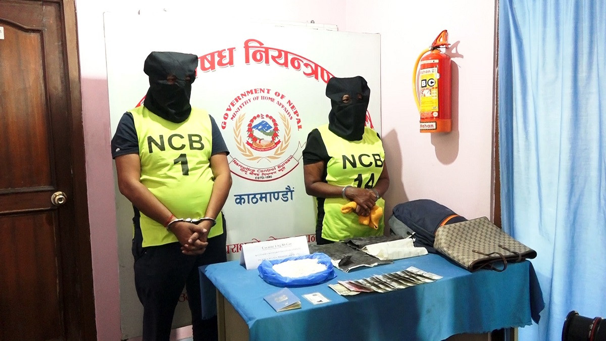 कोकिनसहित दुई विदेशी नागरिक पक्राउ