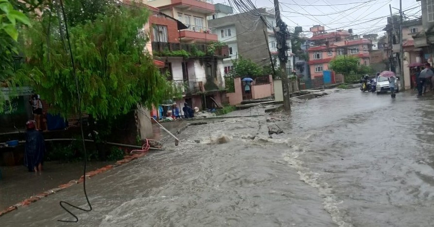 काठमाडौं उपत्यकामा असिनासहित भारी वर्षा, सडक जलमग्न