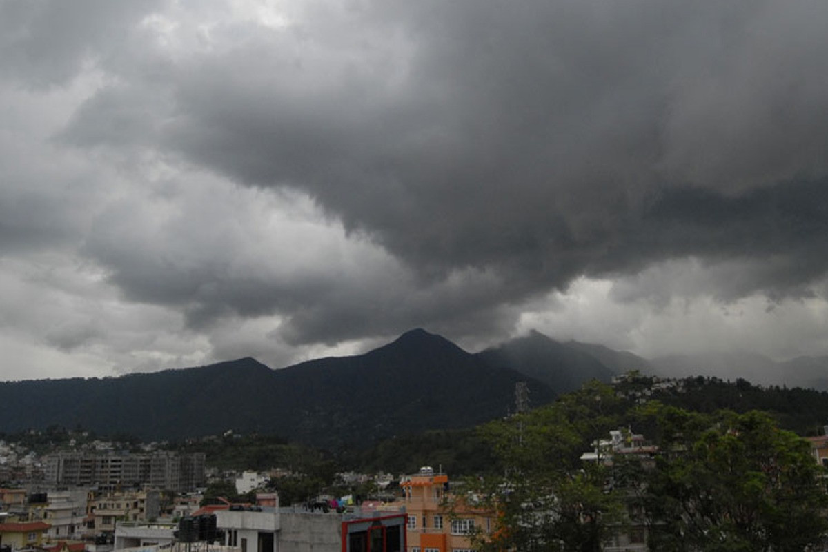 शुक्रबार र सनिबार देशका धेरै ठाउँमा मेघगर्जन, चट्याङ, हावाहुरी, वर्षा र हिमपातको सम्भावना