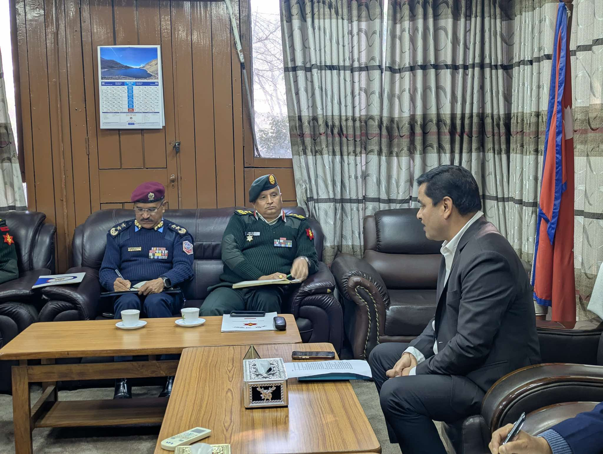 सरकारीको बिरामीको चाप घटाउन मन्त्री पौडेलद्वारा सुरक्षा निकायका अस्पतालसँग सहकार्य  प्रस्ताव, हेलि एयर एम्बुलेन्समा सघाउन सेनासँग स्वास्थ्य मन्त्रीको आग्रह