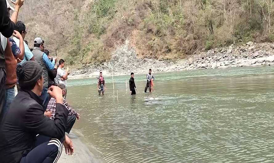 सुनकोशी नदीमा बेपत्ता भएका तीन बालबालिका अझै भेटिएनन